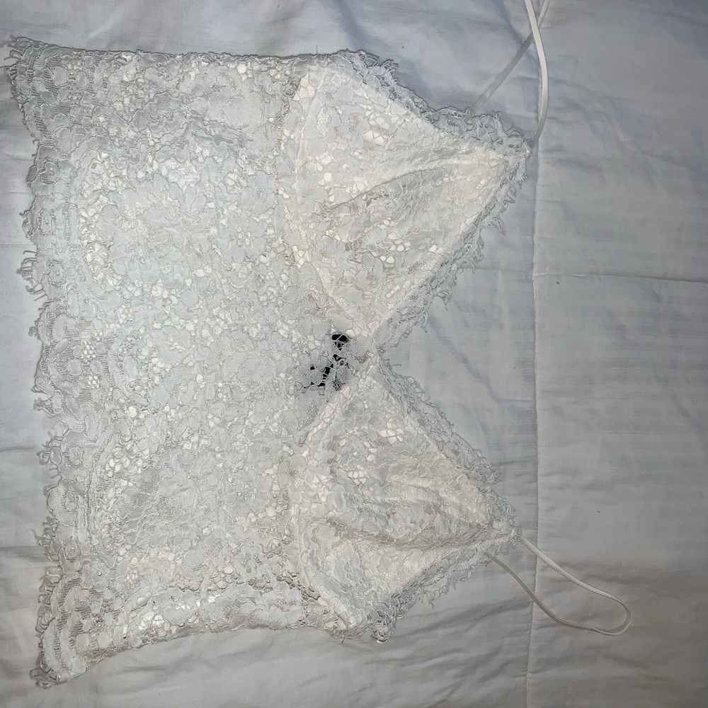 EXPRESS LACE TOP 🕊 - Picture 3 of 3